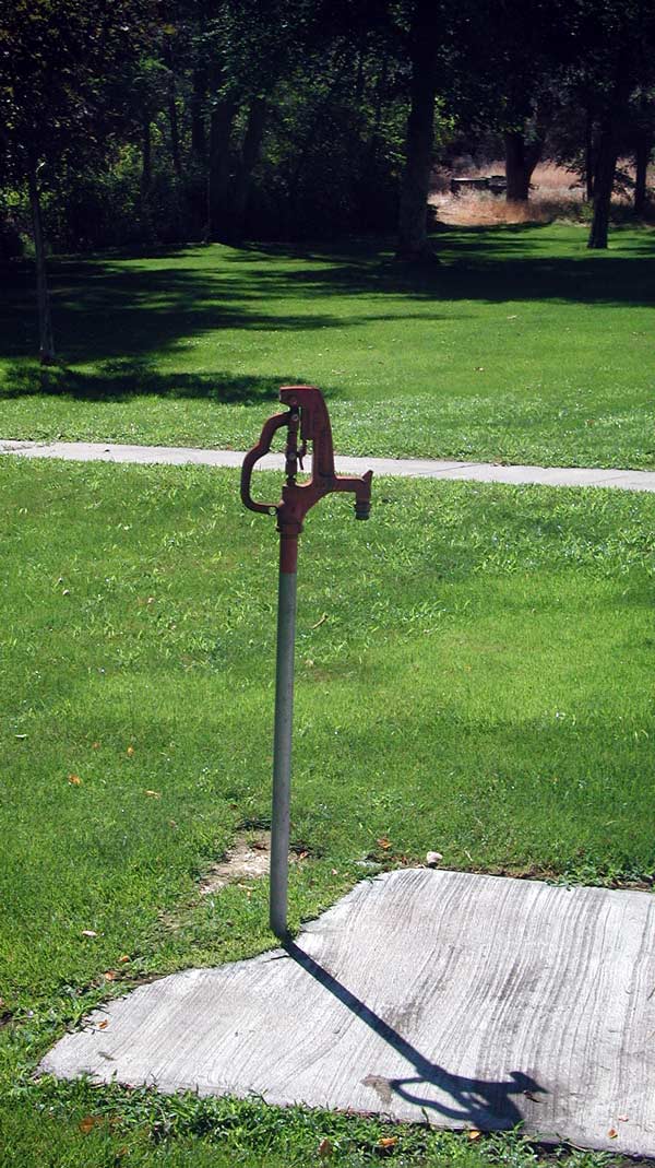 Hand pump